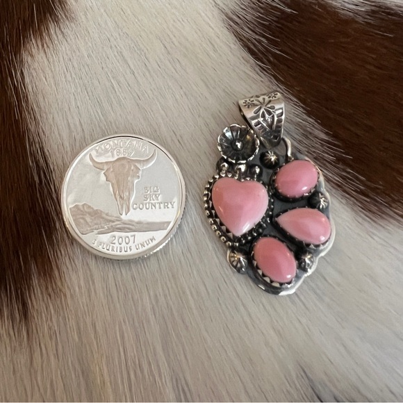 ❤️ Queen Pink Conch Paw Print & Heart Sterling Silver Navajo Statement Pendant - Picture 8 of 13